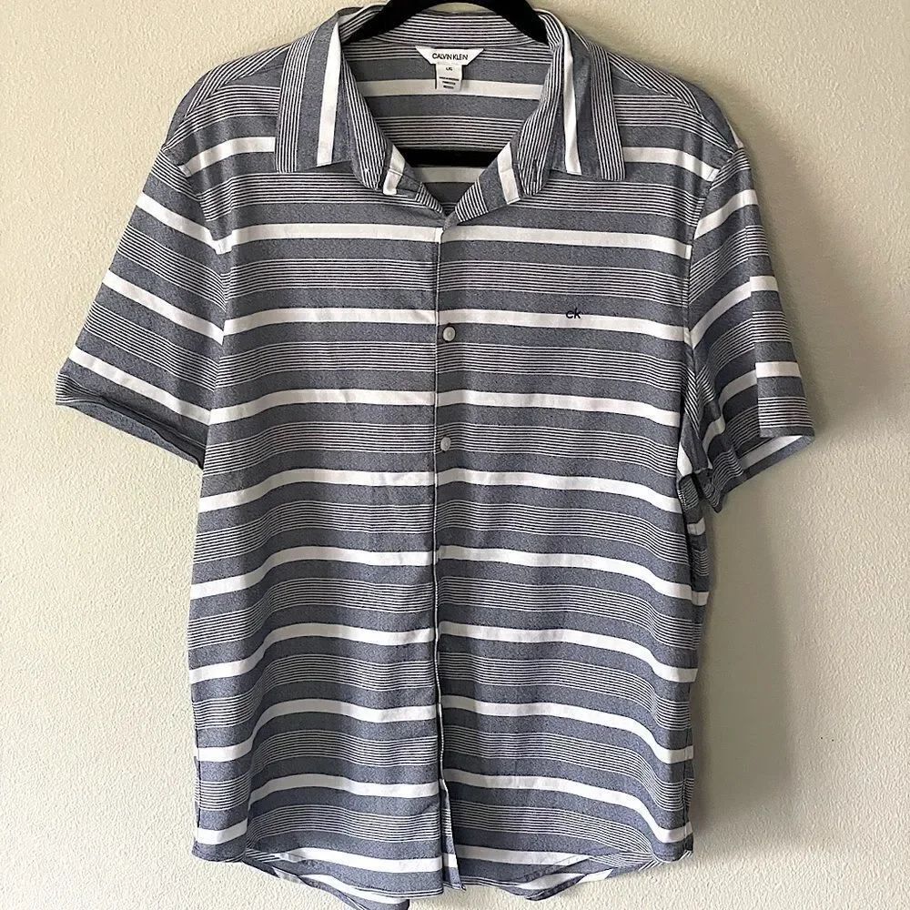 Calvin Klein Men’s Short-Sleeve, lightweight, Striped Golf Shirt. Size Large.